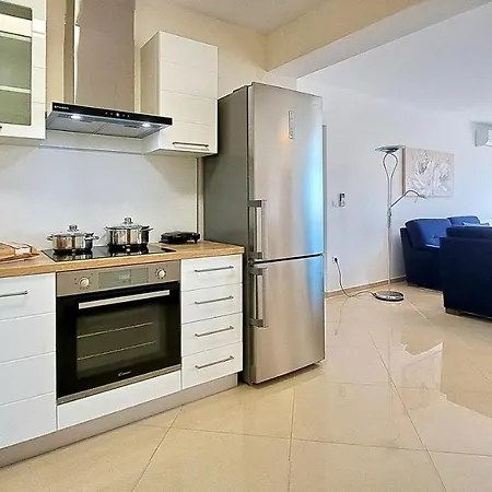 Vista 1 - With Sea View *