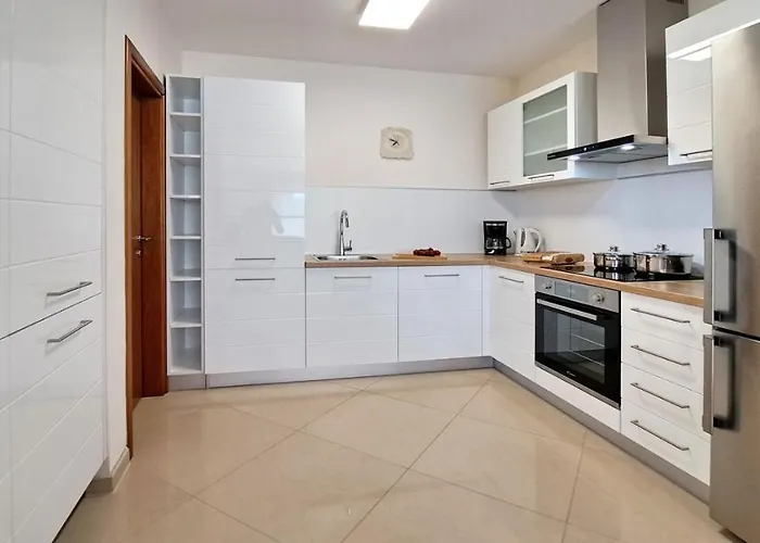 Vista 1 - With Sea View *