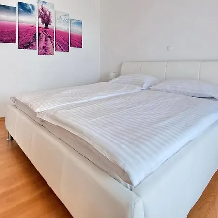 Vista 1 - With Sea View Apartment *