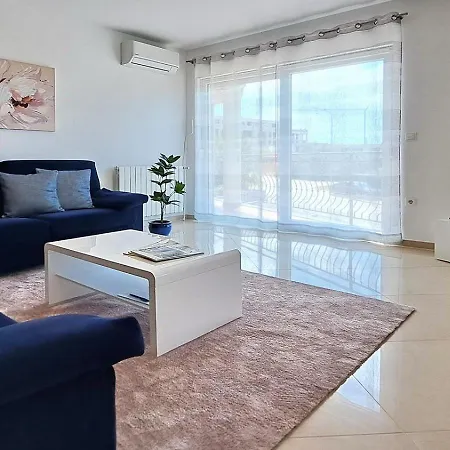 Vista 1 - With Sea View *