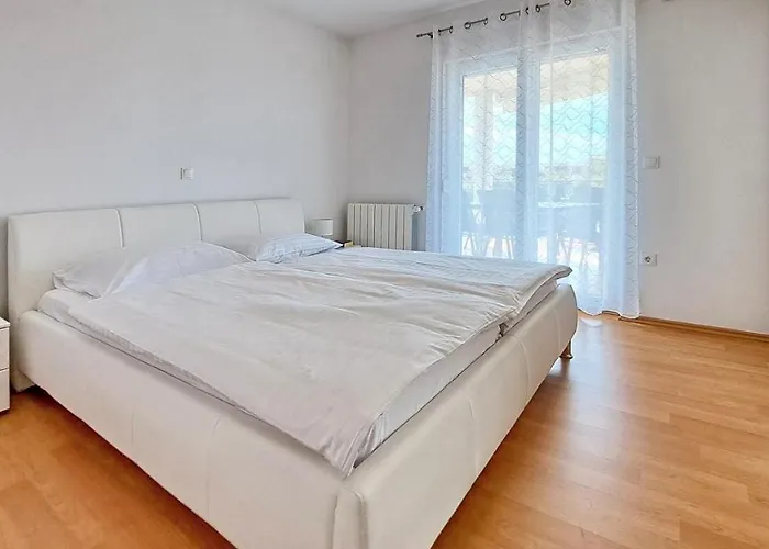 Vista 1 - With Sea View *