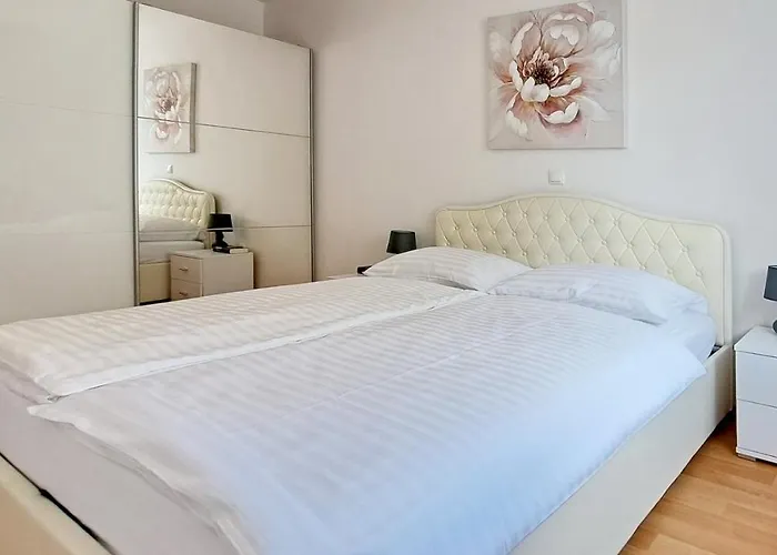 Vista 1 - With Sea View