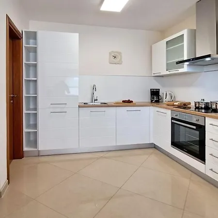 Vista 1 - With Sea View *