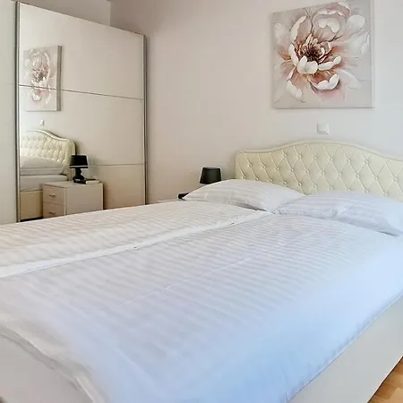 Vista 1 - With Sea View